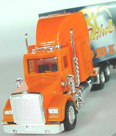 Foto 1:87 Kenworth CON Sleeper lang Fv JuKoSzg 3/2 30 Jahre OBI herpa