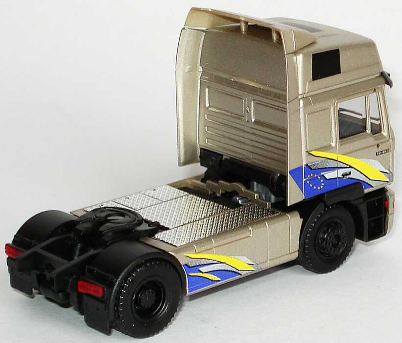 Foto 1:87 MAN F2000 Hochdach Fv Cv 2a Szgm rauchsilber-met. Werbemodell herpa 09.38069.0068