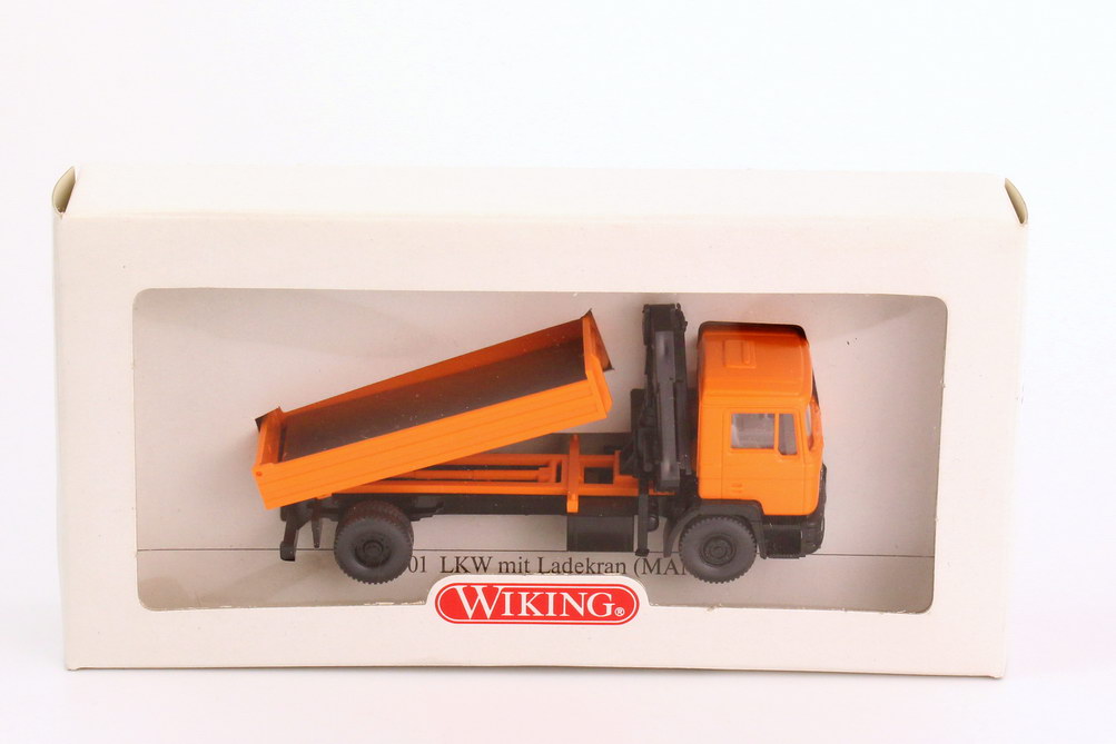 Foto 1:87 MAN F90 (K) 2a Kipper mit Ladekran kommunal-orange (in Pappverpackung) Wiking 67501