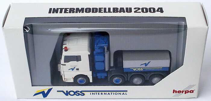 Foto 1:87 MAN TG-A XL 4a Schwerlastzugmaschine Voss International (Intermodellbau 2004) herpa 269308