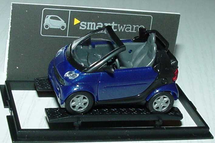 Foto 1:87 MCC Smart Cabrio dunkelblau/schwarz Werbemodell Busch 0013097V001000000