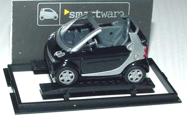 Foto 1:87 MCC Smart Cabrio schwarz/silber Werbemodell Busch 0013097V001000000