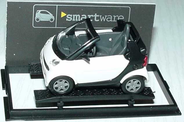 Foto 1:87 MCC Smart Cabrio weiß/schwarz Werbemodell Busch 0013097V001000000