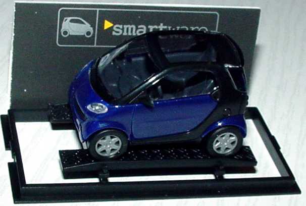 Foto 1:87 MCC Smart City-Coupé dunkelblau/schwarz Werbemodell Busch 0013097V001000000