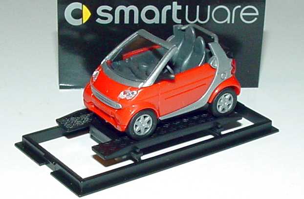 Foto 1:87 MCC Smart Fortwo Cabrio mad-red Werbemodell Busch 0013097V002000000