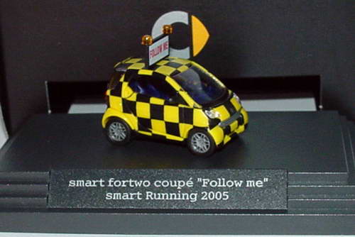 Foto 1:87 MCC Smart Fortwo Follow Me - Smart Running 2005 Marathon Werbemodell Busch Q0021181V00100000000
