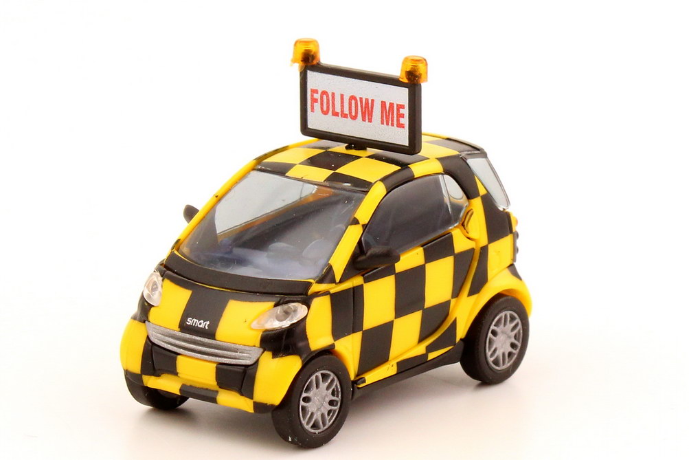 Foto 1:87 Smart Fortwo Follow Me Marathon Leitfahrzeug Busch 48915