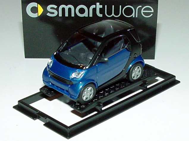 Foto 1:87 MCC Smart Fortwo star-blue-met. Werbemodell Busch 0013097V002000000