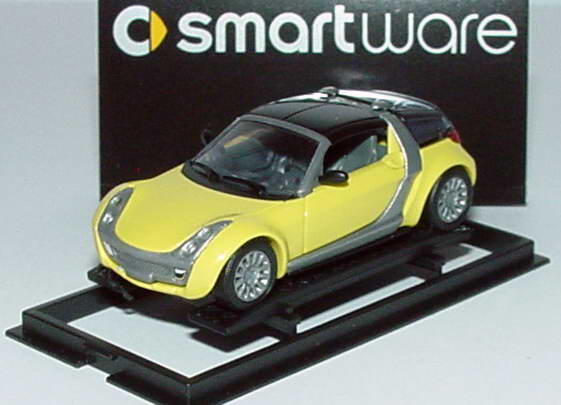 Foto 1:87 MCC Smart Roadster Coupé shine-yellow, Scheinwerfereinfassung silbergrau Werbemodell Busch 0013097V003000000