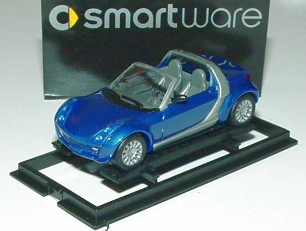 Foto 1:87 MCC Smart Roadster star-blue-met., Scheinwerfereinfassung in Wagenfarbe Werbemodell Busch 0013097V002000000