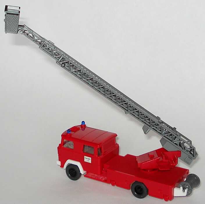 Foto 1:87 Magirus Drehleiter DL 30 Feuerwehr rot, klare Verglasung, Version 3 Wiking 620
