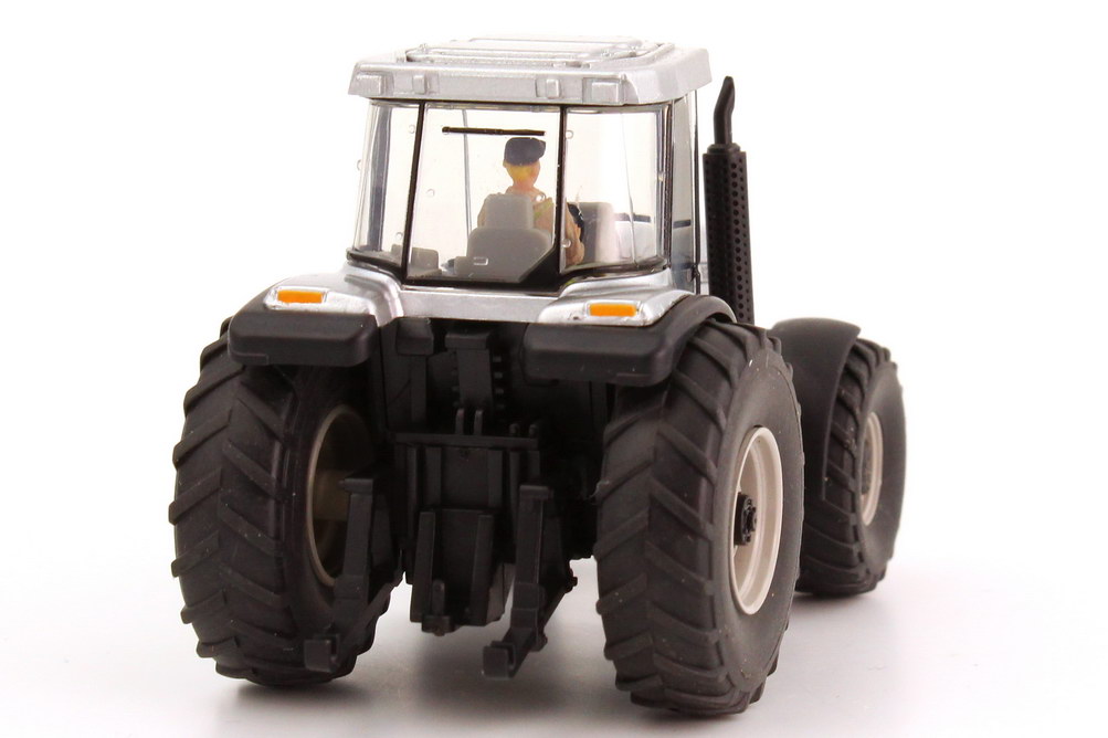 Foto 1:87 Massey Ferguson Traktor MF 8280 mit Fahrerfigur silber-met. Wiking 38502