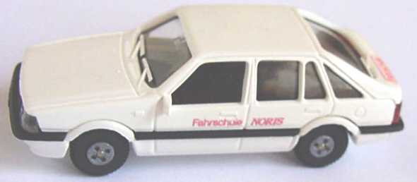 Foto 1:87 Mazda 626 Fließheck Fahrschule Noris weiß Rietze 021739