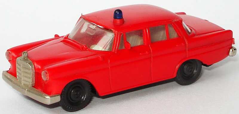 Foto 1:87 Mercedes-Benz 190c (W110) Feuerwehr rot Brekina 1820