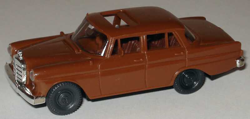 Foto 1:87 Mercedes-Benz 190c (W110) braun (mit Schiebedach) Brekina