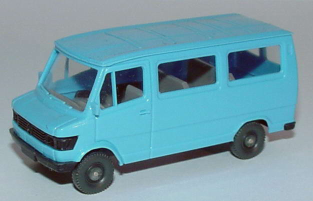 Foto 1:87 Mercedes-Benz 207D Bus kurz hellblau Wiking