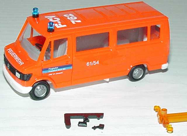 Foto 1:87 Mercedes-Benz 207D Bus mit Rampe Flughafen-Feuerwehr Frankfurt, F-CV 762 (RMM-Modell) herpa