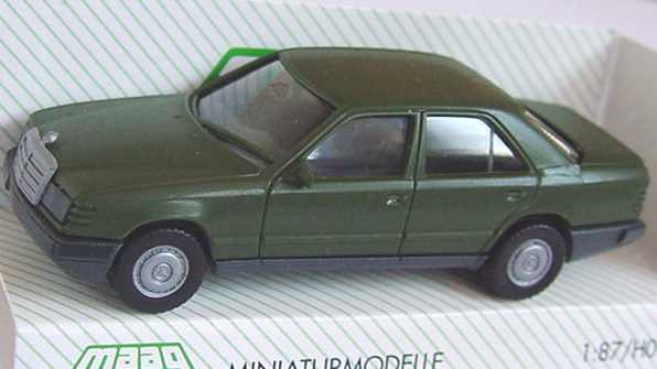 Foto 1:87 Mercedes-Benz 300E (W124) Militär olivgrün Maag 700337