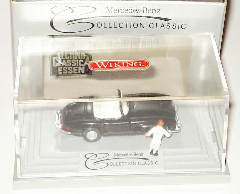 Foto 1:87 Mercedes-Benz 300SL Roadster schwarz mit Mechaniker Techno Classica Essen 1994 Werbemodell Wiking