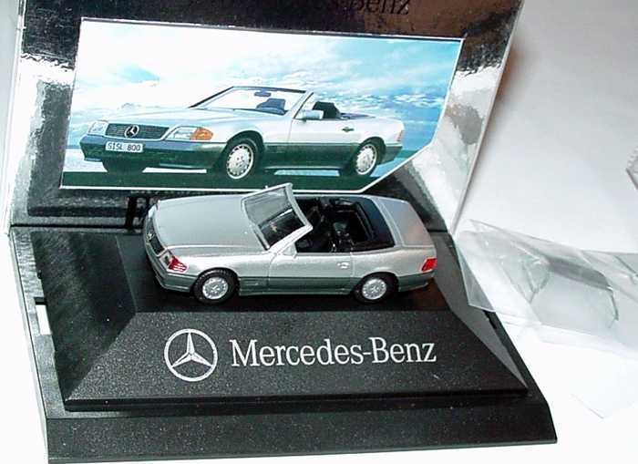 Foto 1:87 Mercedes-Benz 500SL R129 silber-met. - Faszination en miniature - Werbemodell - herpa 025152