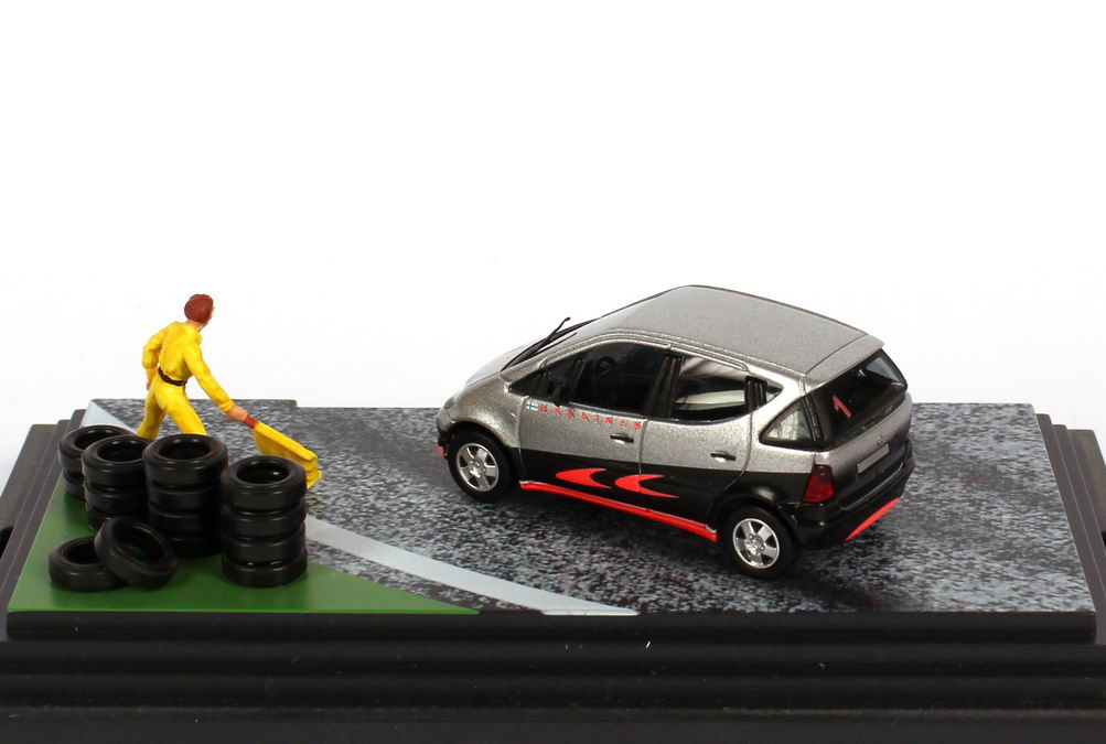 Foto 1:87 Mercedes-Benz A-Klasse (W168) Formel 1 Design Nr.1 Hakkinen Werbemodell Busch B66960801