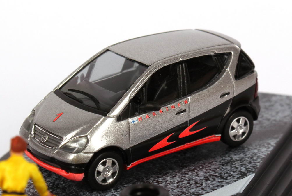 Foto 1:87 Mercedes-Benz A-Klasse (W168) Formel 1 Design Nr.1 Hakkinen Werbemodell Busch B66960801