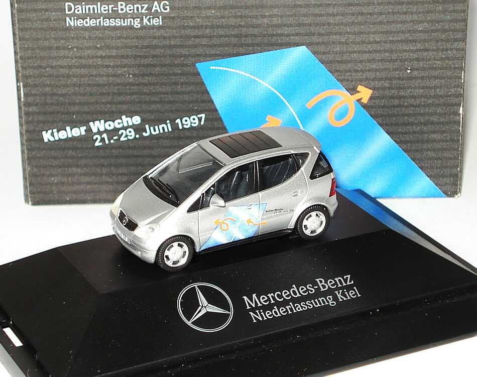 Foto 1:87 Mercedes-Benz A-Klasse (W168) mit Faltdach silber-met. Mercedes-Benz Niederlassung Kiel, Kieler Woche 1997 Werbemodell herpa