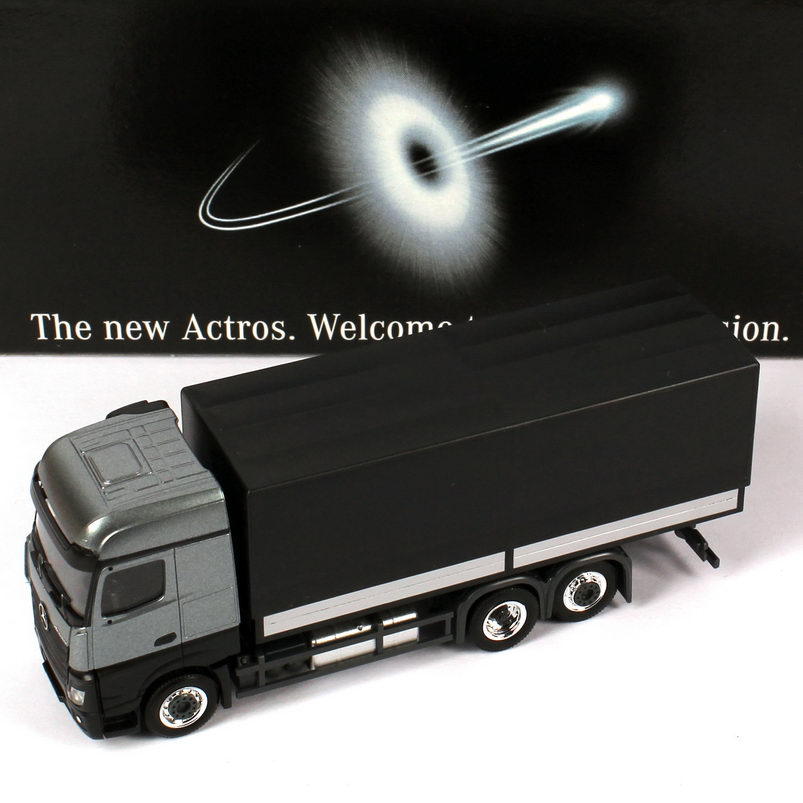 Foto 1:87 Mercedes-Benz Actros 2 BigSpace 3a PP-Lkw andorit-grau-met./schwarz Werbemodell herpa B66004086