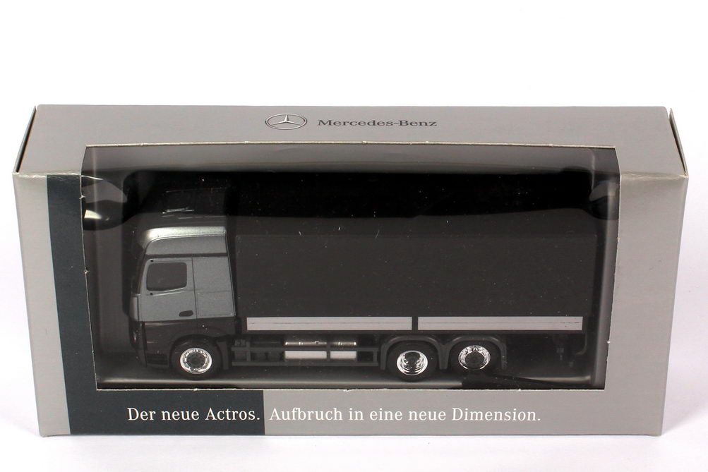 Foto 1:87 Mercedes-Benz Actros 2 BigSpace 3a PP-Lkw andorit-grau-met./schwarz Werbemodell herpa B66004086