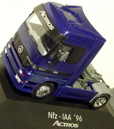 Foto 1:87 Mercedes-Benz Actros LH Fv Cv 2a Szgm königsblau-met. IAA ´96 Werbemodell herpa B66000115