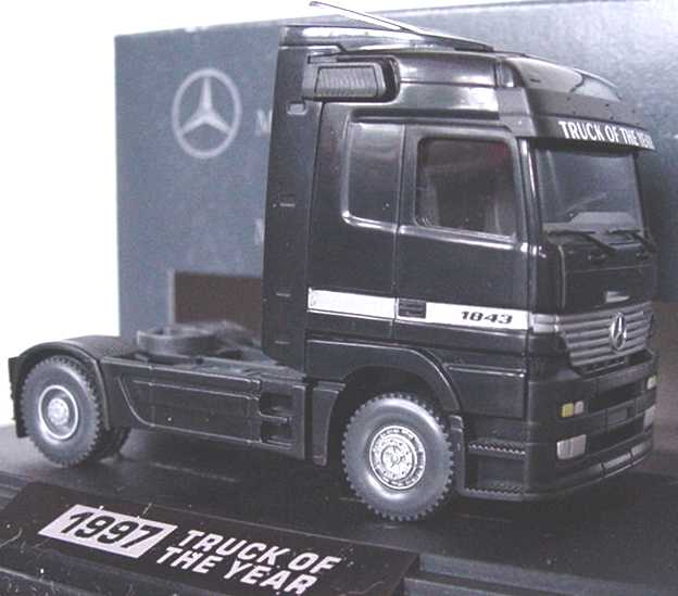 Foto 1:87 Mercedes-Benz Actros LH Fv Cv 2a Szgm schwarz Truck of the year 1997 Werbemodell Wiking