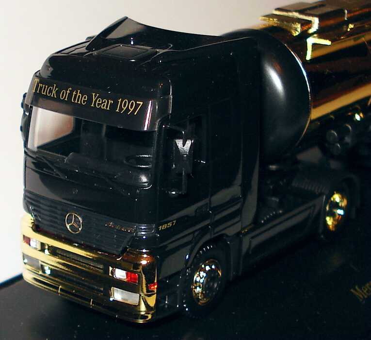 Foto 1:87 Mercedes-Benz Actros L Fv Cv ChromTSzg 2/3  schwarz/gold Truck of the Year 1997 Werbemodell herpa B66000088