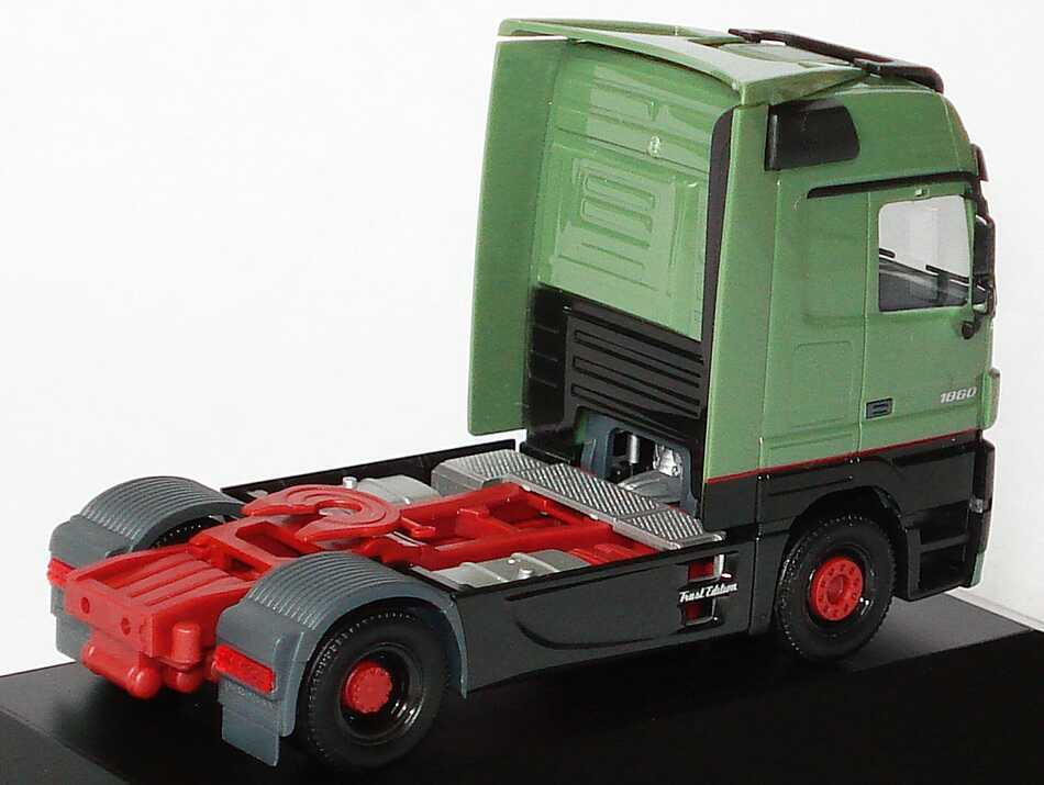 Foto 1:87 Mercedes-Benz Actros Megaspace MP3 2a Szgm patinagrün/schwarz Trust Edition herpa B66004074