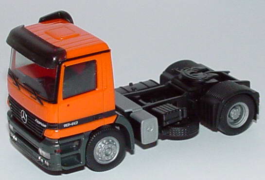 Foto 1:87 Mercedes-Benz Actros S 2a Szgm orange herpa 146142