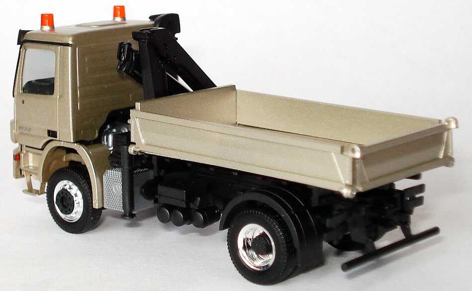 Foto 1:87 Mercedes-Benz Actros S MP3 2a Allradkipper mit Ladekran champagner-met. Werbemodell herpa B66007807