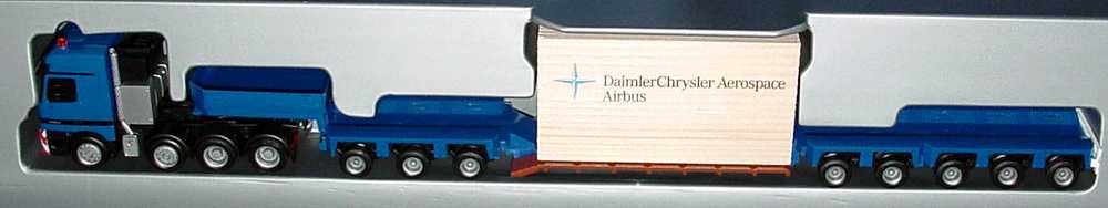 Foto 1:87 Mercedes-Benz Actros Titan TiefladeSzg 4/3/5 blau mit Ladung Mercedes-Benz SLT, Daimler Chrysler Aerospace Airbus Werbemodell herpa B66000454