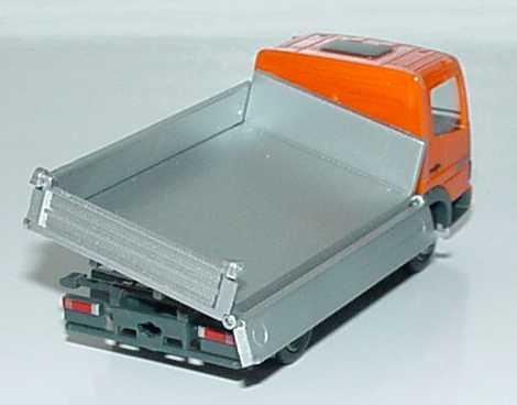 Foto 1:87 Mercedes-Benz Atego 817 2a Dreiseitenkipper orange/silber Werbemodell herpa B66000150
