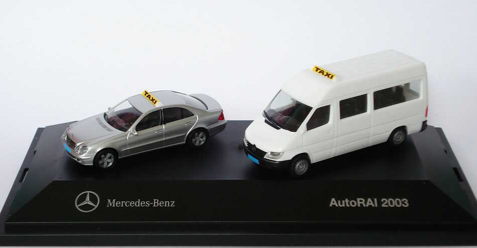 Foto 1:87 Mercedes-Benz AutoRAI 2003 (E-Klasse W211 Taxi + Sprinter Facelift Taxi) Werbemodell herpa B66000766