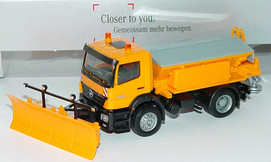 Foto 1:87 Mercedes-Benz Axor Facelift 2a Winterdienstfahrzeug kommunal IAA 2004 Werbemodell herpa
