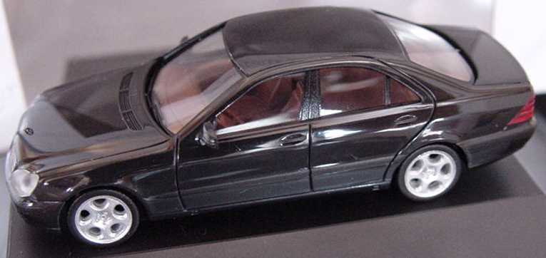 Foto 1:87 Mercedes-Benz Brabus S 5.8 (W220) schwarz herpa 101172