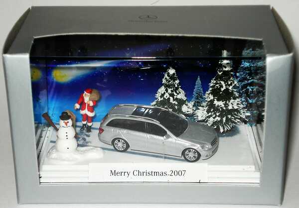 Foto 1:87 Mercedes-Benz C-Klasse T-Modell Avantgarde (S204) iridiumsilbermet., Minidiorama Merry Christmas 2007 Werbemodell Busch B66962403