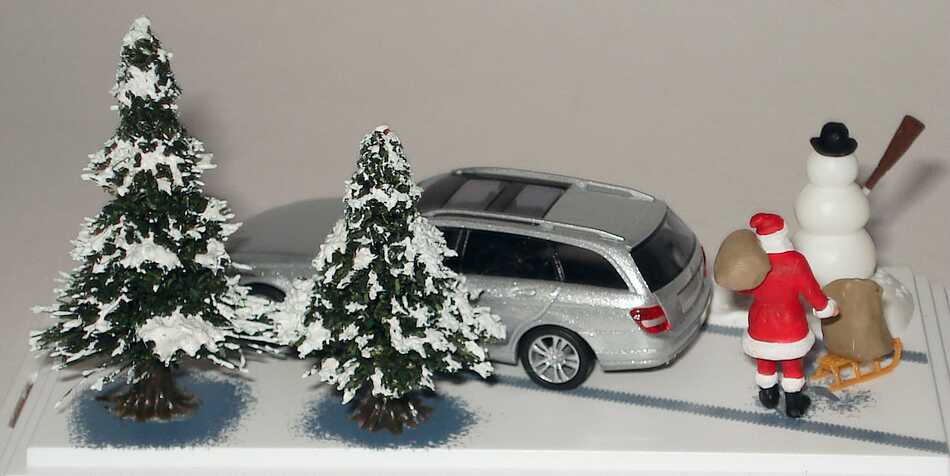 Foto 1:87 Mercedes-Benz C-Klasse T-Modell Avantgarde (S204) iridiumsilbermet., Minidiorama Merry Christmas 2007 Werbemodell Busch B66962403