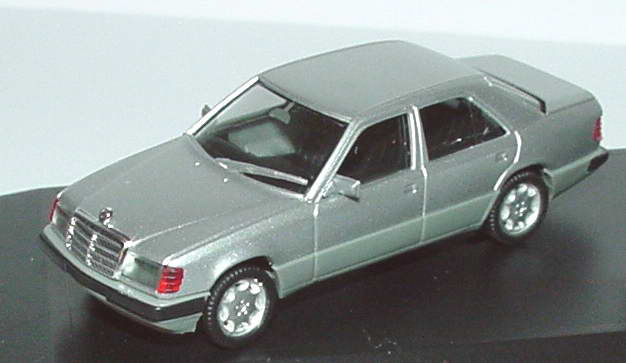 Foto 1:87 Mercedes-Benz Die Vielfalt in der Mittelklasse (300E, TE, CE, CE Cabrio brillantsilbermet.) in 4er PC-Box herpa B66005611