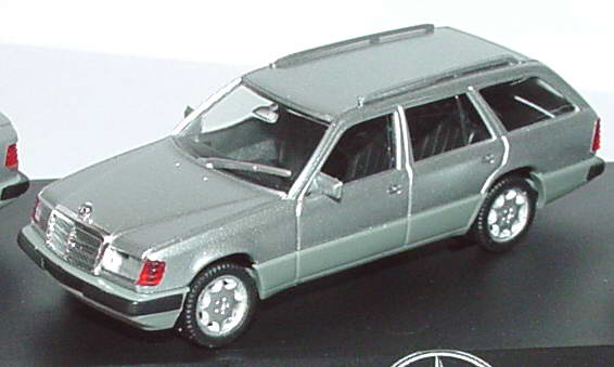 Foto 1:87 Mercedes-Benz Die Vielfalt in der Mittelklasse (300E, TE, CE, CE Cabrio brillantsilbermet.) in 4er PC-Box herpa B66005611