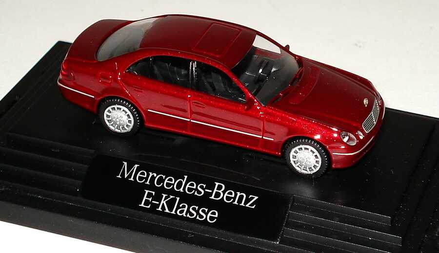 Foto 1:87 Mercedes-Benz E-Klasse (W211) titanrot-met. Werbemodell Wiking B66961334