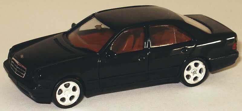 Foto 1:87 Mercedes-Benz E 320 3.6 Brabus (W210) schwarz herpa 101004