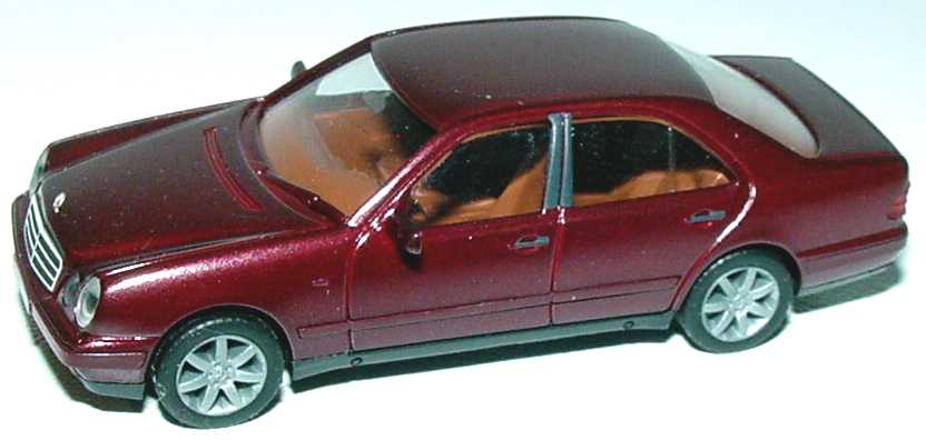 Foto 1:87 Mercedes-Benz E 320 Avantgarde (W210) rubinrot-met. mit Sportfelgen und Sportausp. (Umbau) herpa
