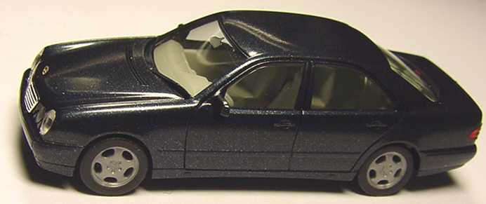 Foto 1:87 Mercedes-Benz E 320 Facelift (W210) dunkelblau-met. herpa