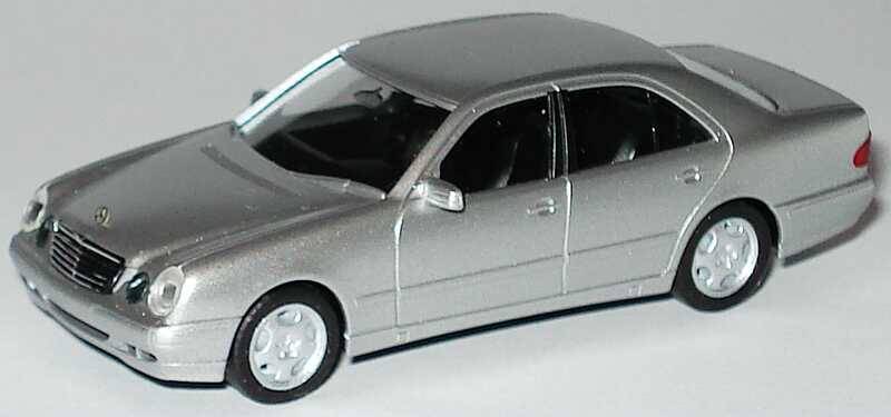 Foto 1:87 Mercedes-Benz E 320 Facelift (W210) silber-met. herpa