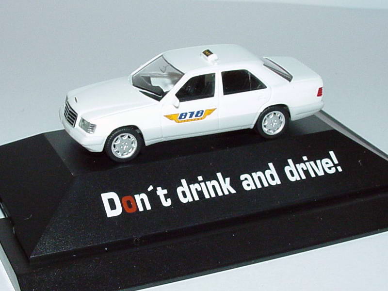 Foto 1:87 Mercedes-Benz E 320 (W124) Taxi weiß Don´t drink and drive herpa 181433